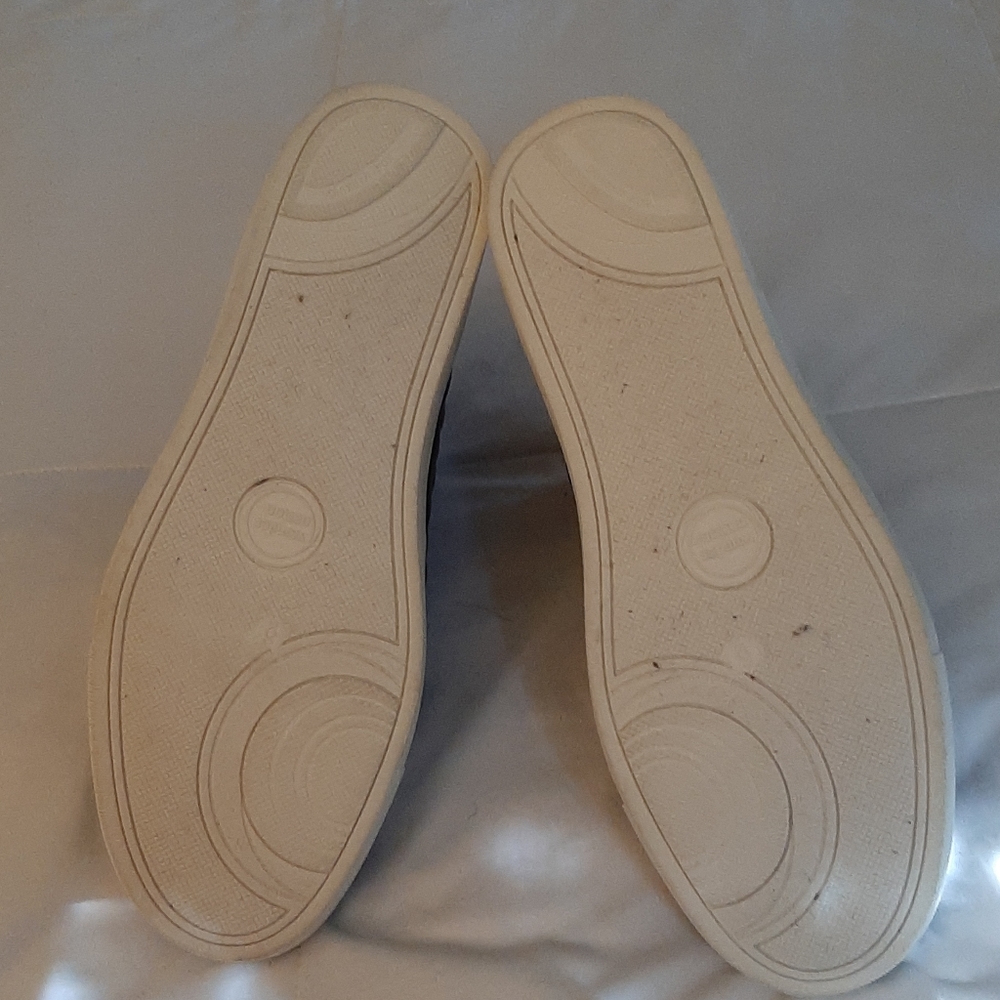 Shoes - Picture 3 of 4